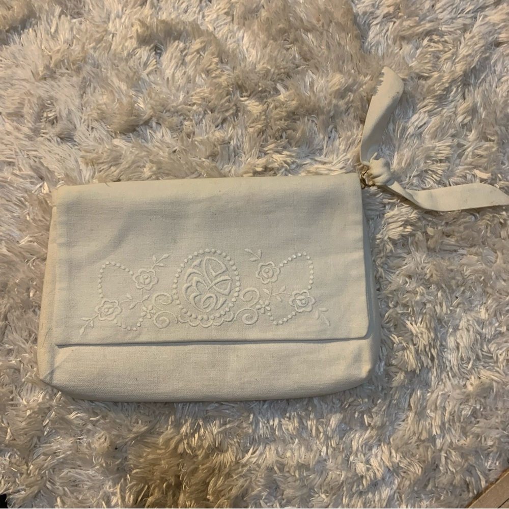 Vintage 1960s White Embroidered Clutch Handbag with Matching Coin Purse